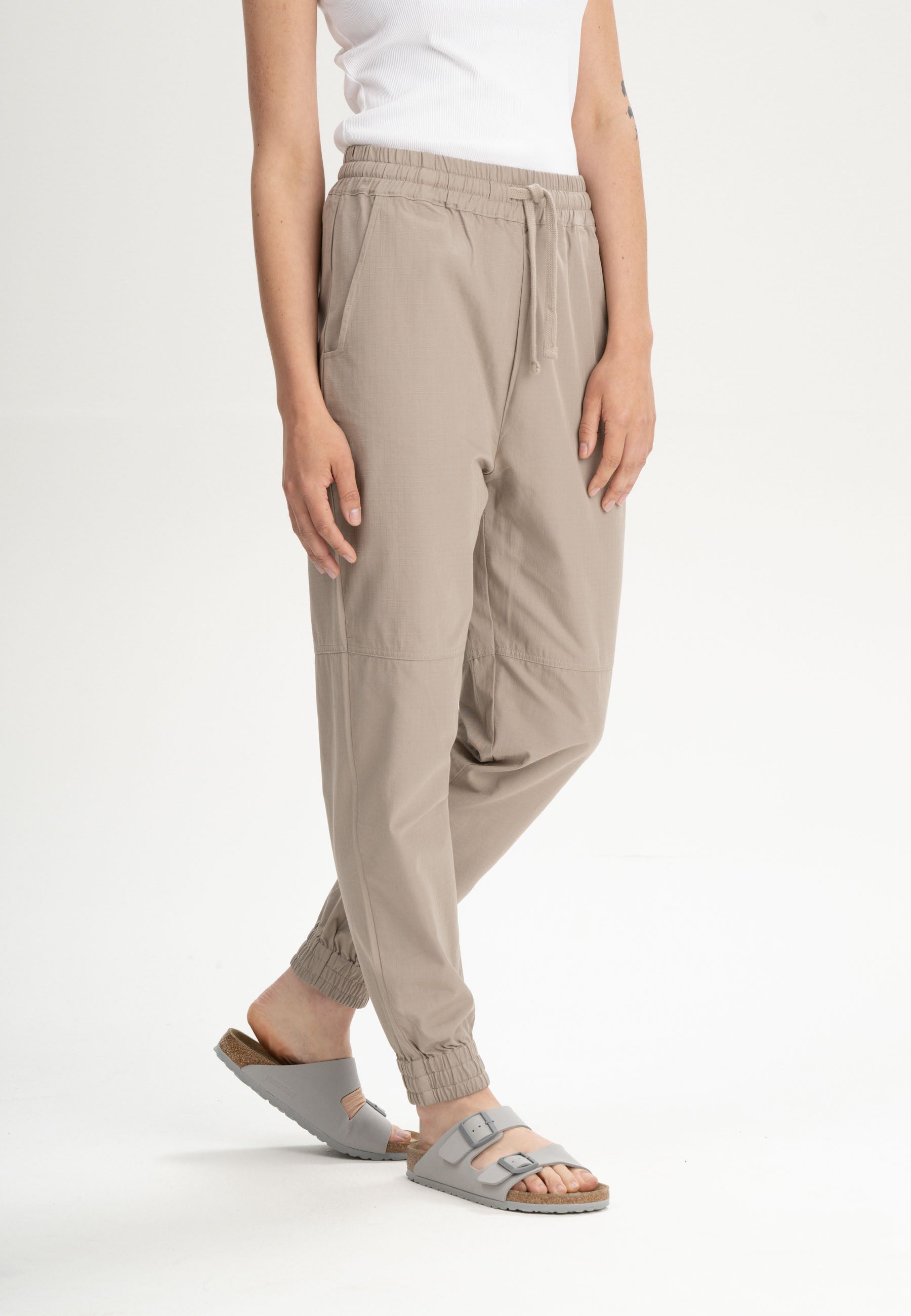 #Farbe_taupe