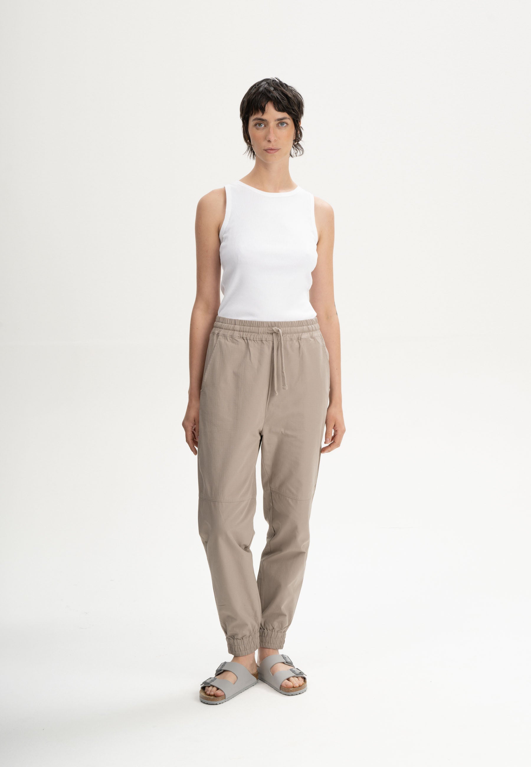 #Farbe_taupe