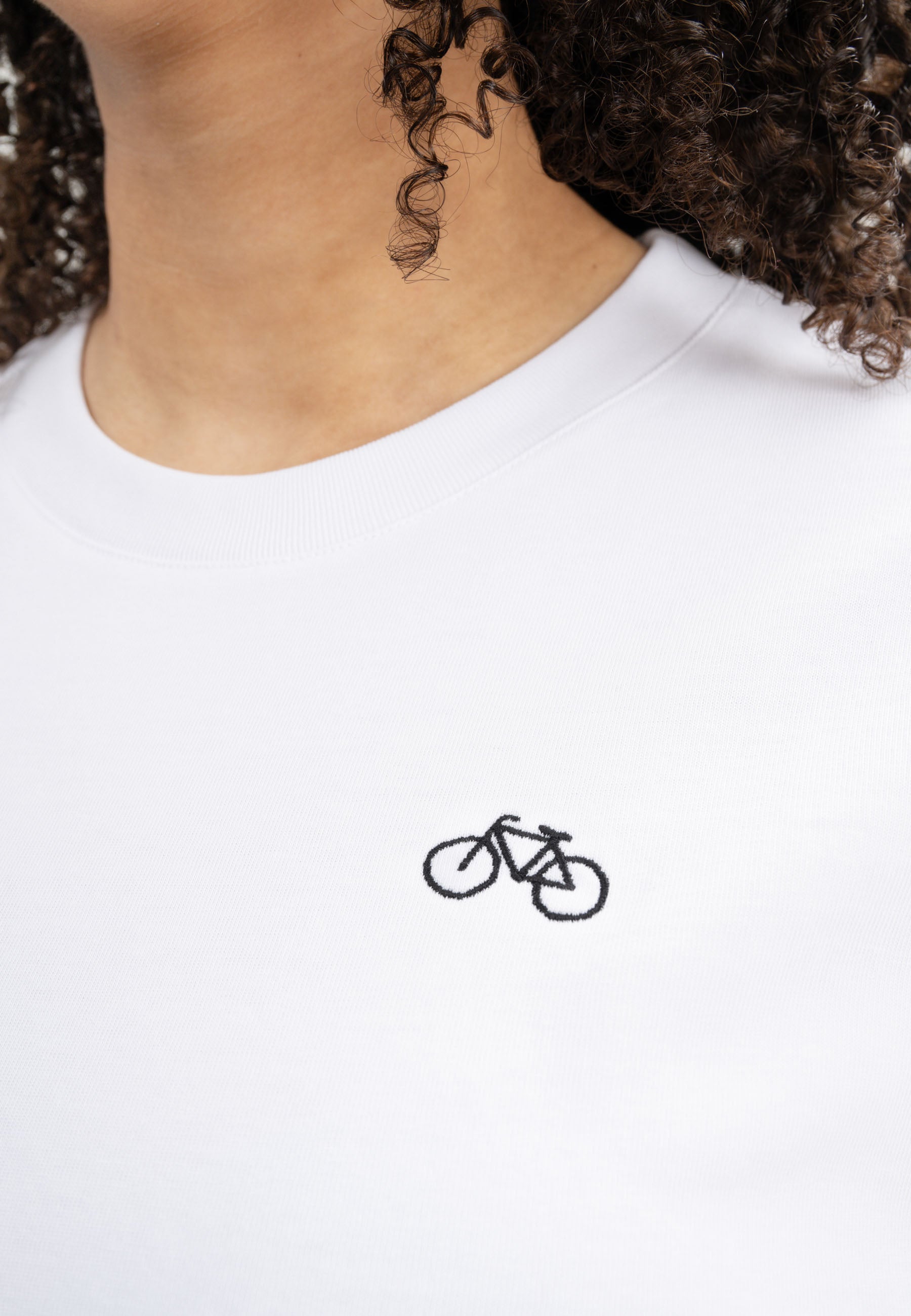 Cropped T-Shirt schwer JOSHNA Stickerei