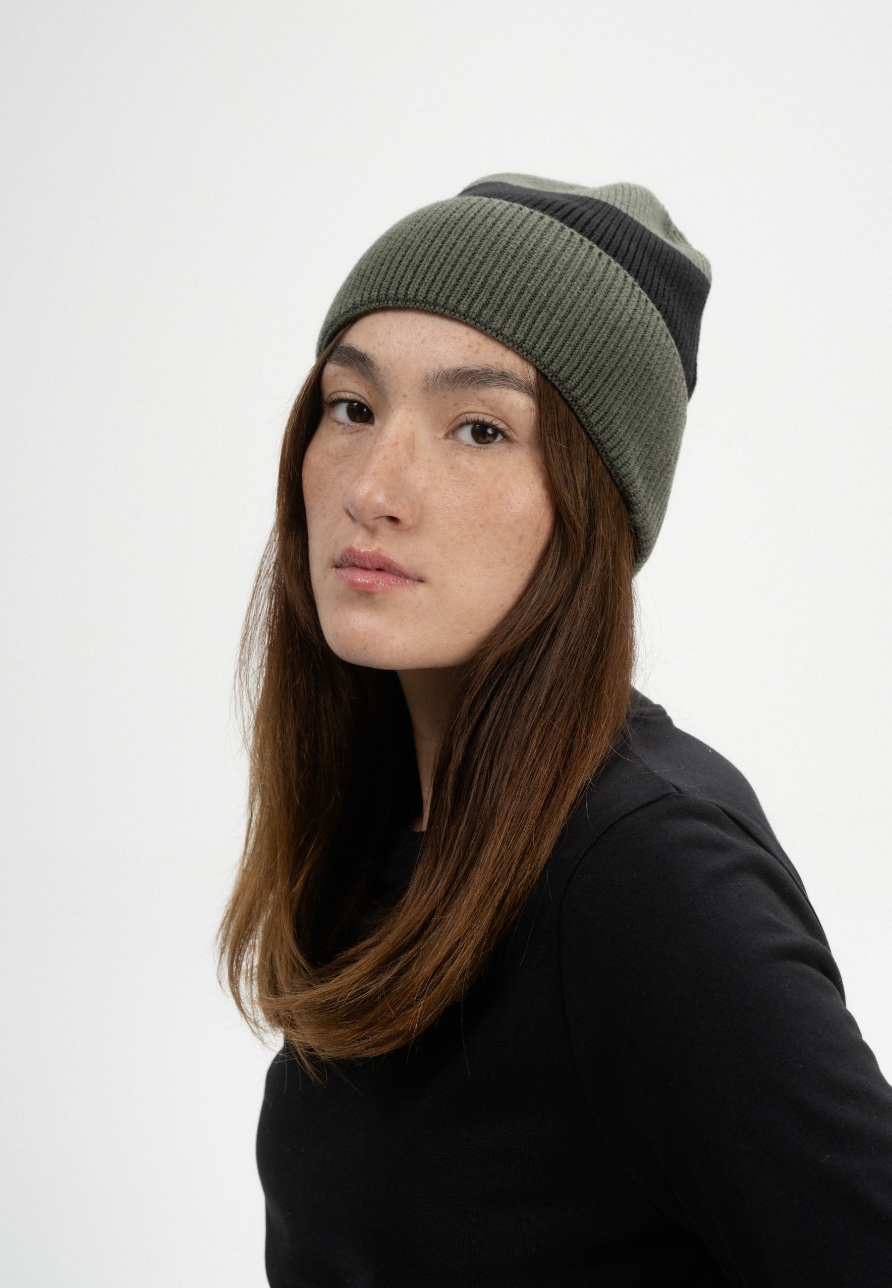 #Farbe_grün melange / schwarz gestreift