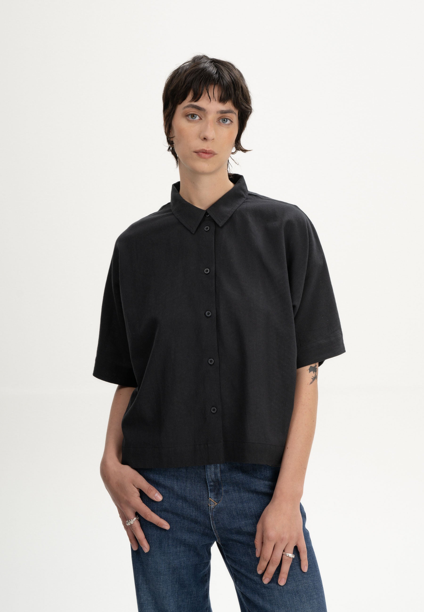 #Farbe_holzkohle schwarz