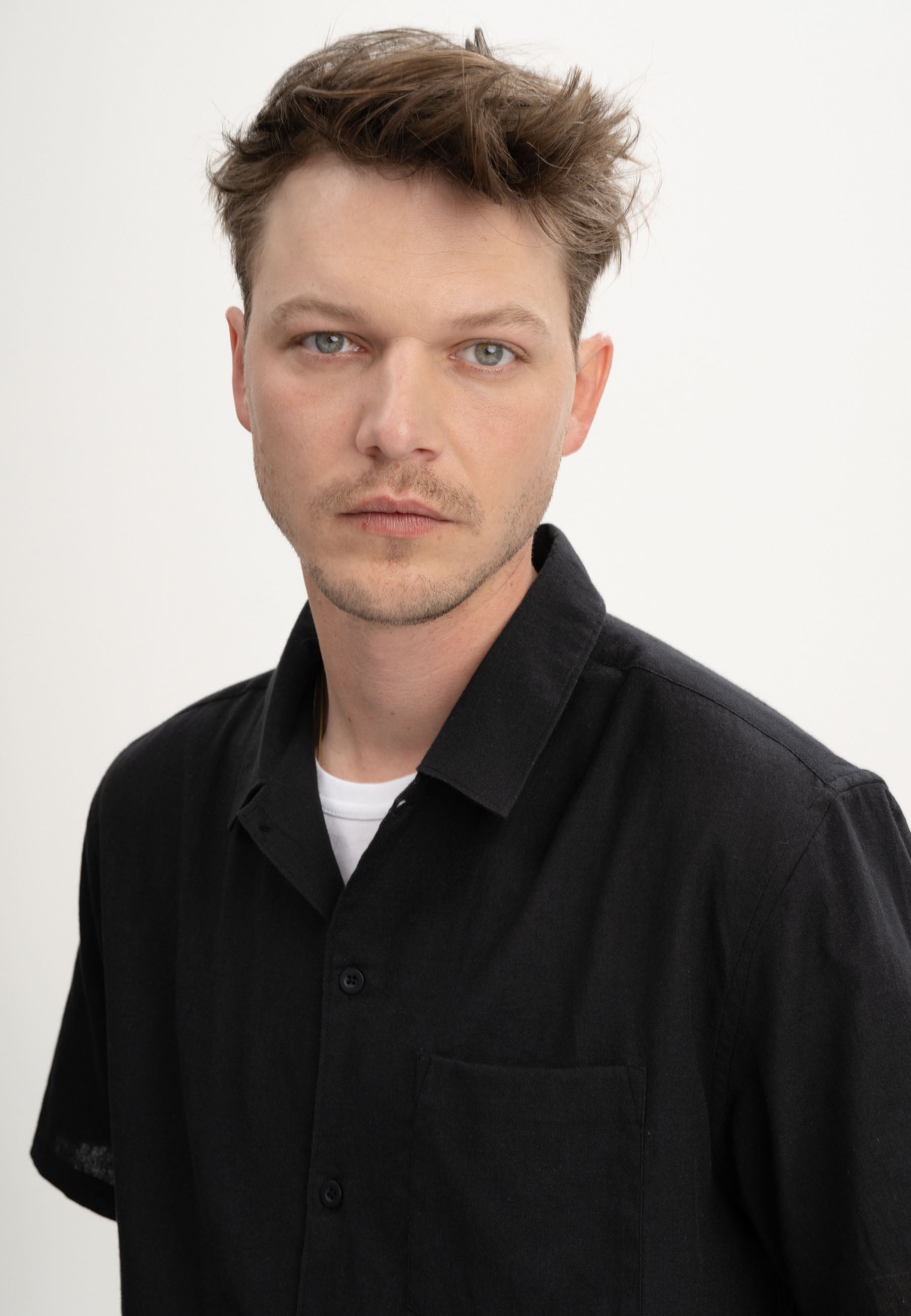 #Farbe_holzkohle schwarz