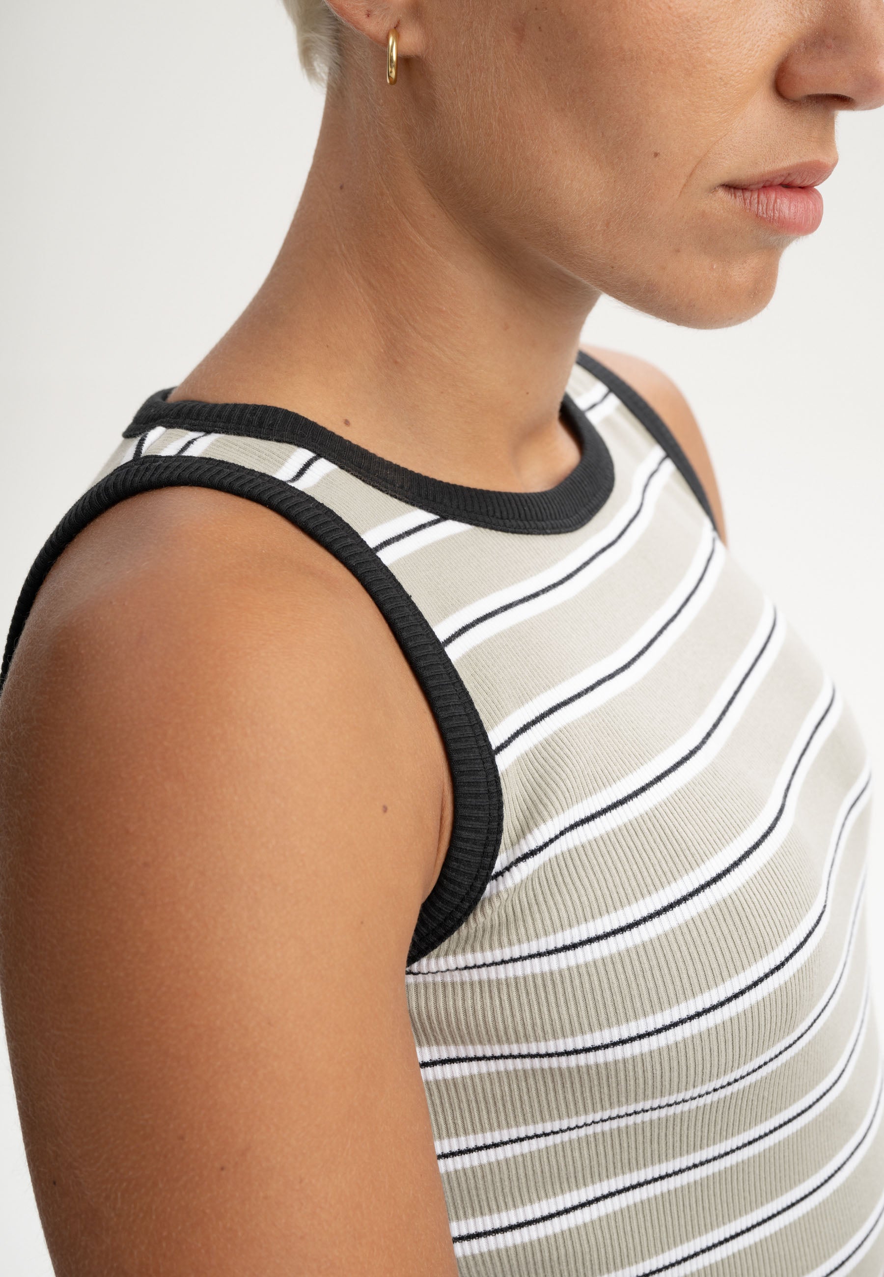 #Farbe_dusty green streifen