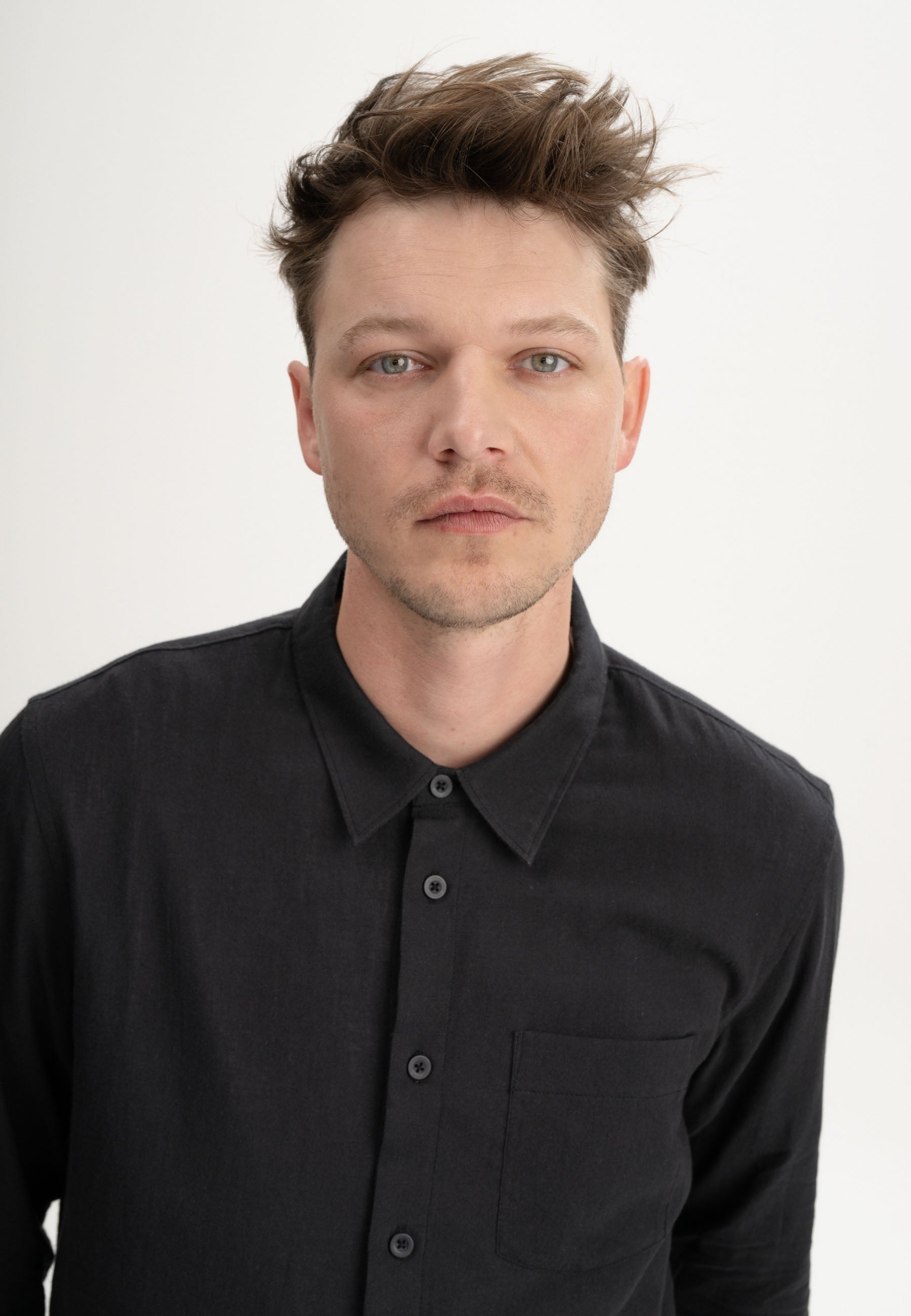 #Farbe_holzkohle schwarz